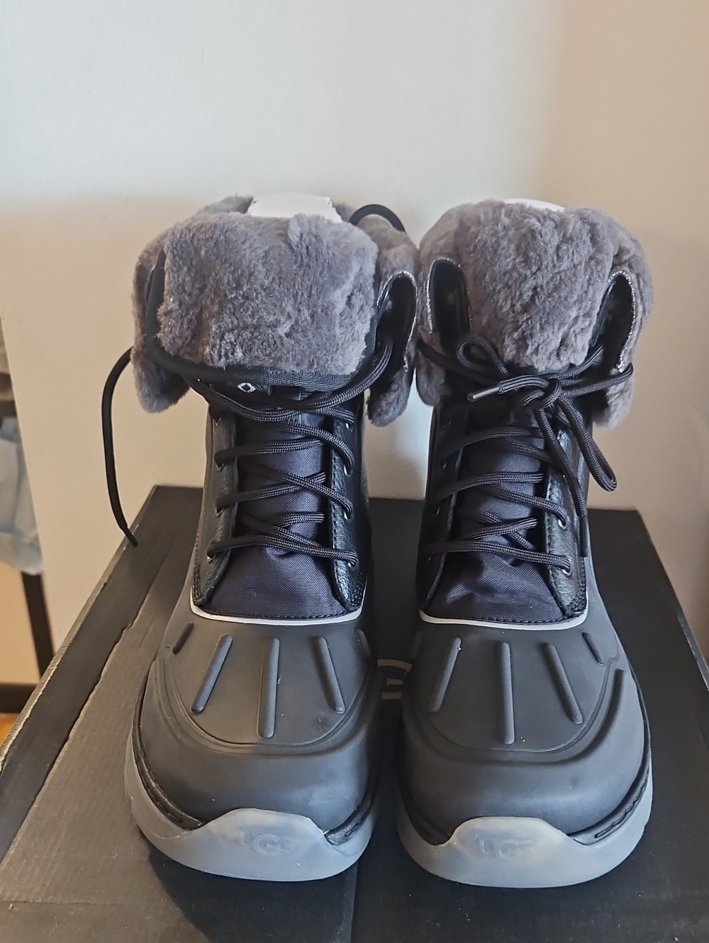 UGG M Butte Black and Gray Waterproof Lace-Up Snow Boots